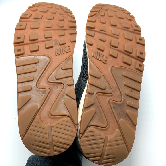 Women’s Nike Air Max 90 SE - Picture 8 of 13